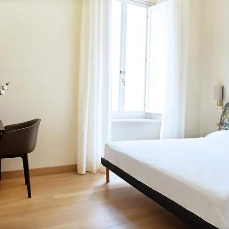 Dimora Fortebraccio 4* ל'אקווילה