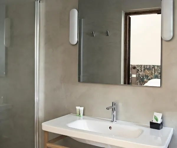 Dimora Fortebraccio Couette-café LʼAquila