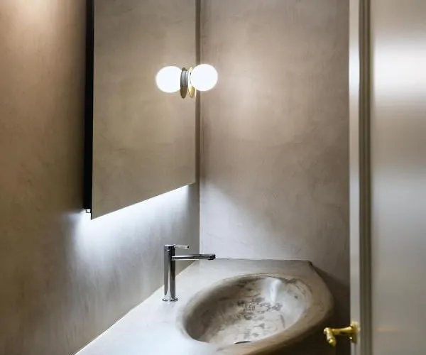 Dimora Fortebraccio Alojamento de Acomodação e Pequeno-almoço LʼAquila